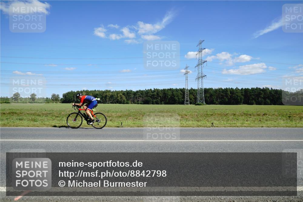 07.09.2025 - 19. Norderstedt Triathlon Michael Burmester http://msf.ph/oto/8842798 07.09.2025 14:40:26 Radfahren 884 meine-sportfotos.de