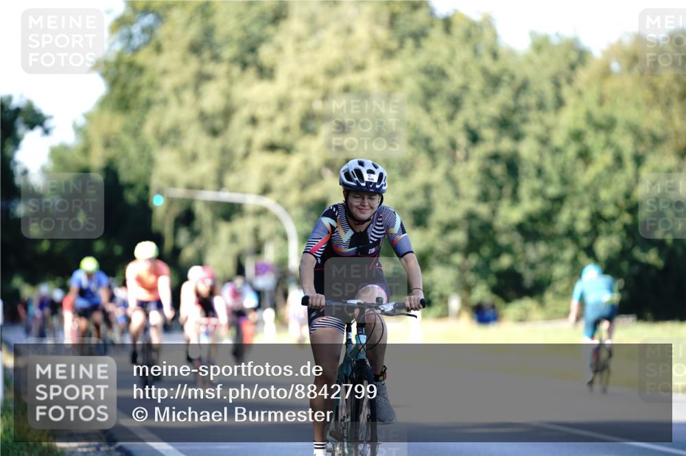 07.09.2025 - 19. Norderstedt Triathlon Michael Burmester http://msf.ph/oto/8842799 07.09.2025 15:51:35 Radfahren 926 meine-sportfotos.de