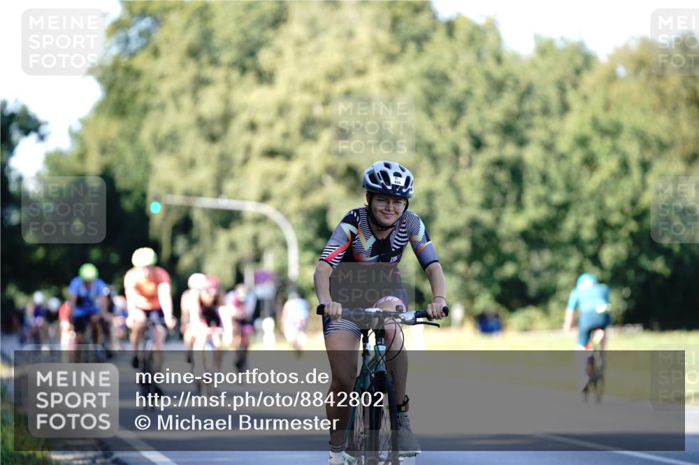 07.09.2025 - 19. Norderstedt Triathlon Michael Burmester http://msf.ph/oto/8842802 07.09.2025 15:51:35 Radfahren 926 meine-sportfotos.de