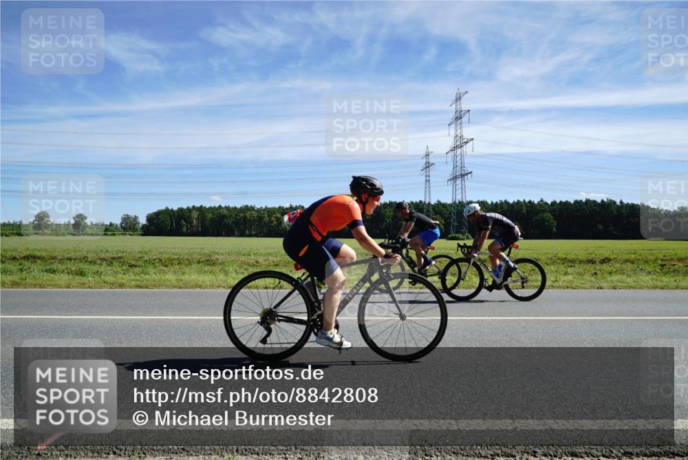 07.09.2025 - 19. Norderstedt Triathlon Michael Burmester http://msf.ph/oto/8842808 07.09.2025 12:34:01 Radfahren 272, 273, 852 meine-sportfotos.de