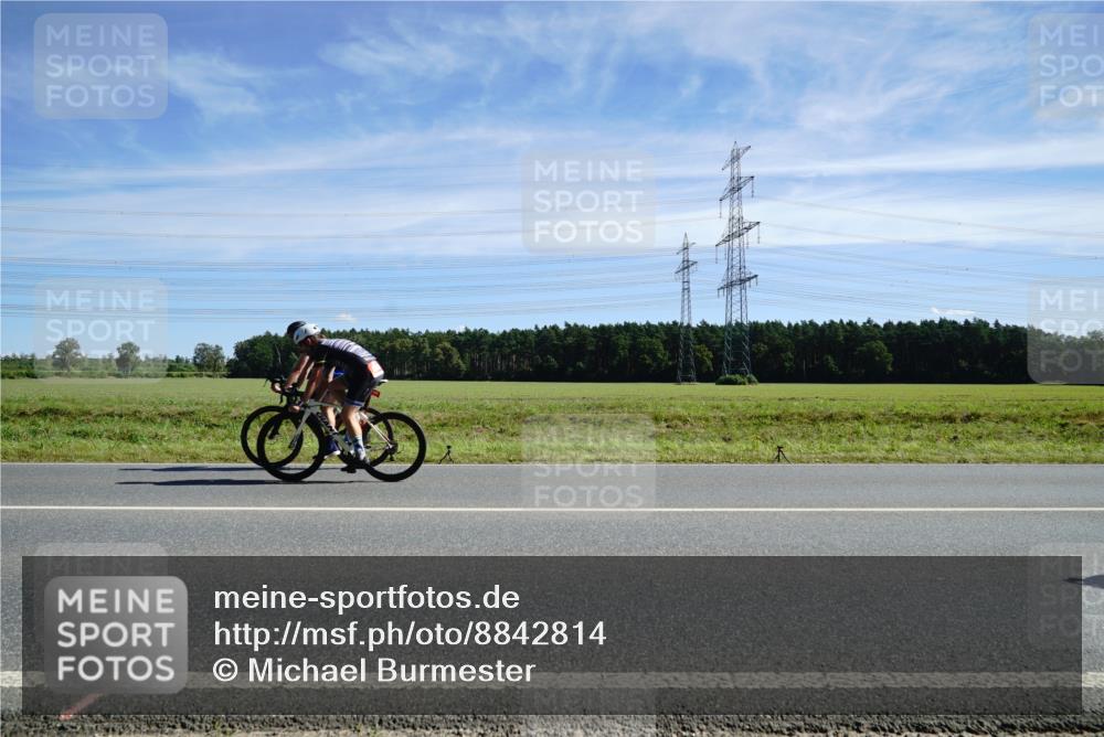 07.09.2025 - 19. Norderstedt Triathlon Michael Burmester http://msf.ph/oto/8842814 07.09.2025 12:34:02 Radfahren 272, 273, 852 meine-sportfotos.de