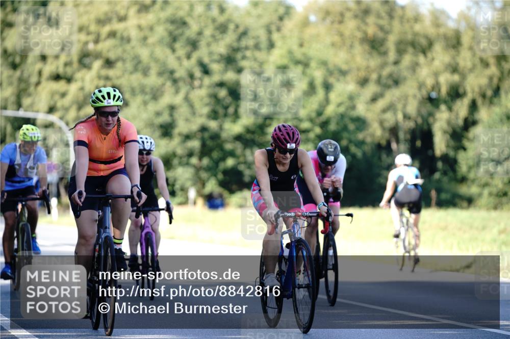 07.09.2025 - 19. Norderstedt Triathlon Michael Burmester http://msf.ph/oto/8842816 07.09.2025 15:51:38 Radfahren 390, 926, 1058, 1088, 1090, 1446, 1530 meine-sportfotos.de