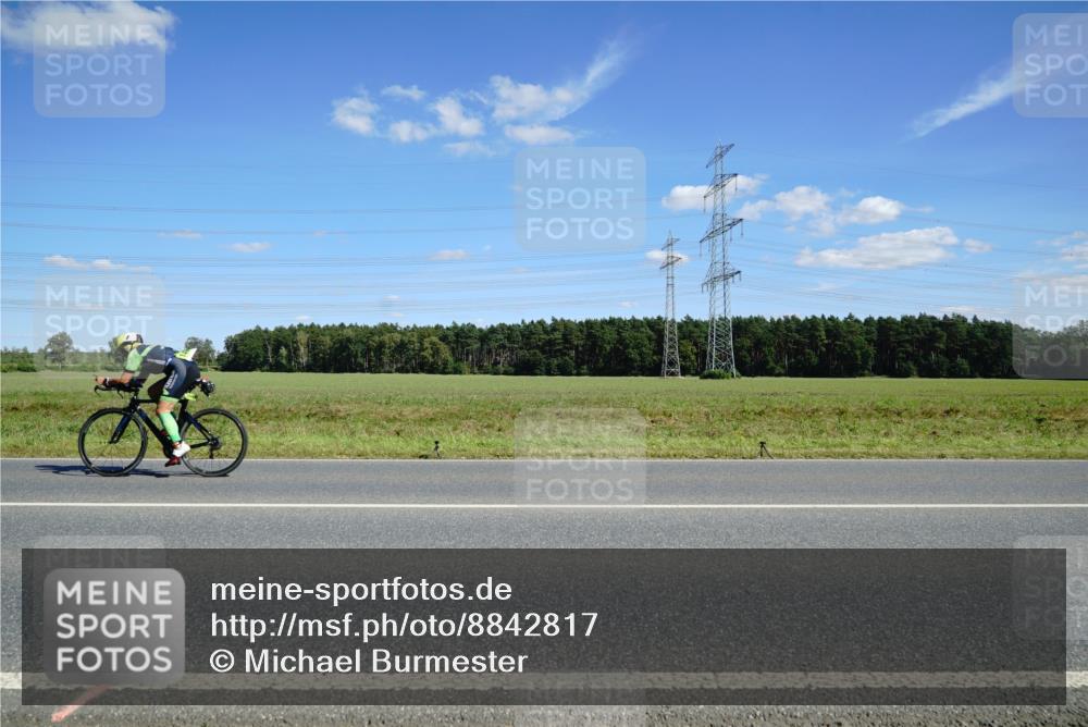 07.09.2025 - 19. Norderstedt Triathlon Michael Burmester http://msf.ph/oto/8842817 07.09.2025 14:40:30 Radfahren 884 meine-sportfotos.de