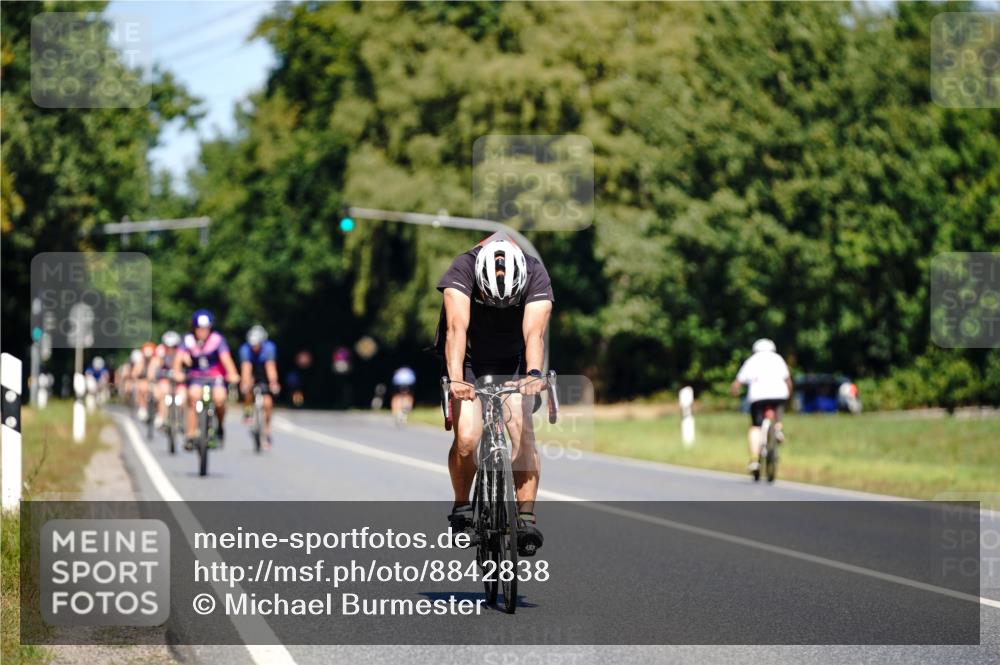 07.09.2025 - 19. Norderstedt Triathlon Michael Burmester http://msf.ph/oto/8842838 07.09.2025 12:56:50 Radfahren 141, 265, 327, 345 meine-sportfotos.de