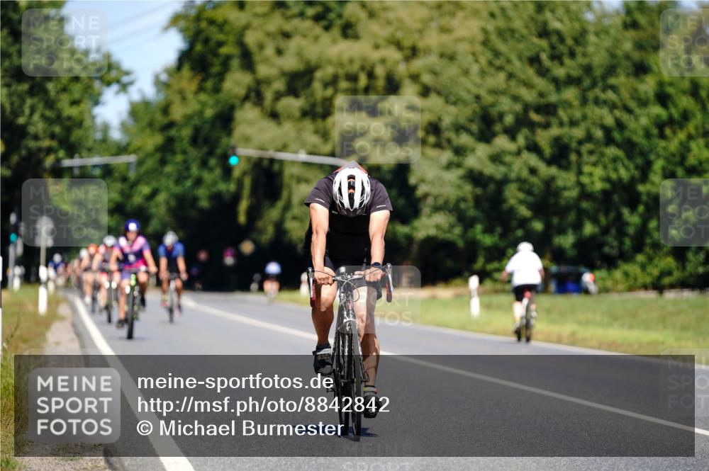 07.09.2025 - 19. Norderstedt Triathlon Michael Burmester http://msf.ph/oto/8842842 07.09.2025 12:56:50 Radfahren 141, 265, 327, 345 meine-sportfotos.de