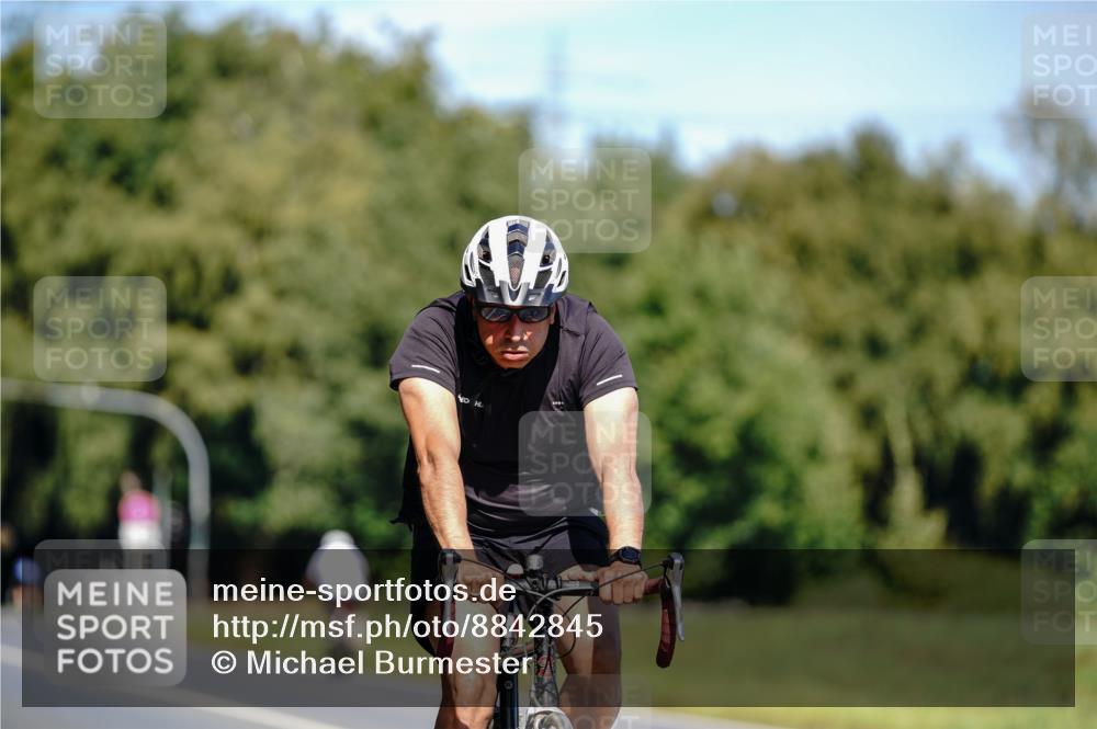 07.09.2025 - 19. Norderstedt Triathlon Michael Burmester http://msf.ph/oto/8842845 07.09.2025 12:56:52 Radfahren 141, 345 meine-sportfotos.de