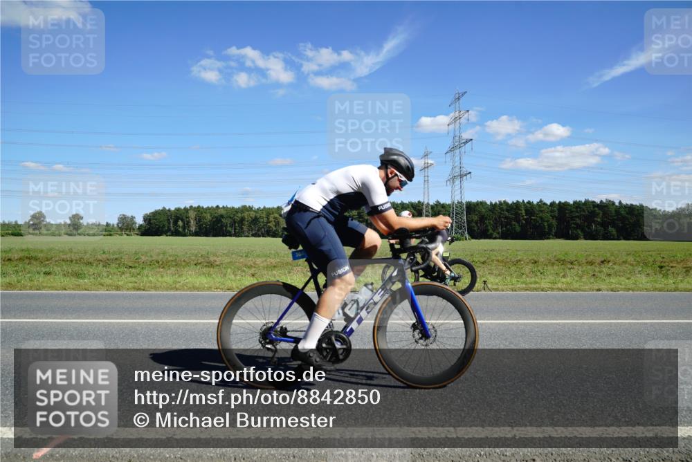 07.09.2025 - 19. Norderstedt Triathlon Michael Burmester http://msf.ph/oto/8842850 07.09.2025 14:40:52 Radfahren 364, 1414 meine-sportfotos.de