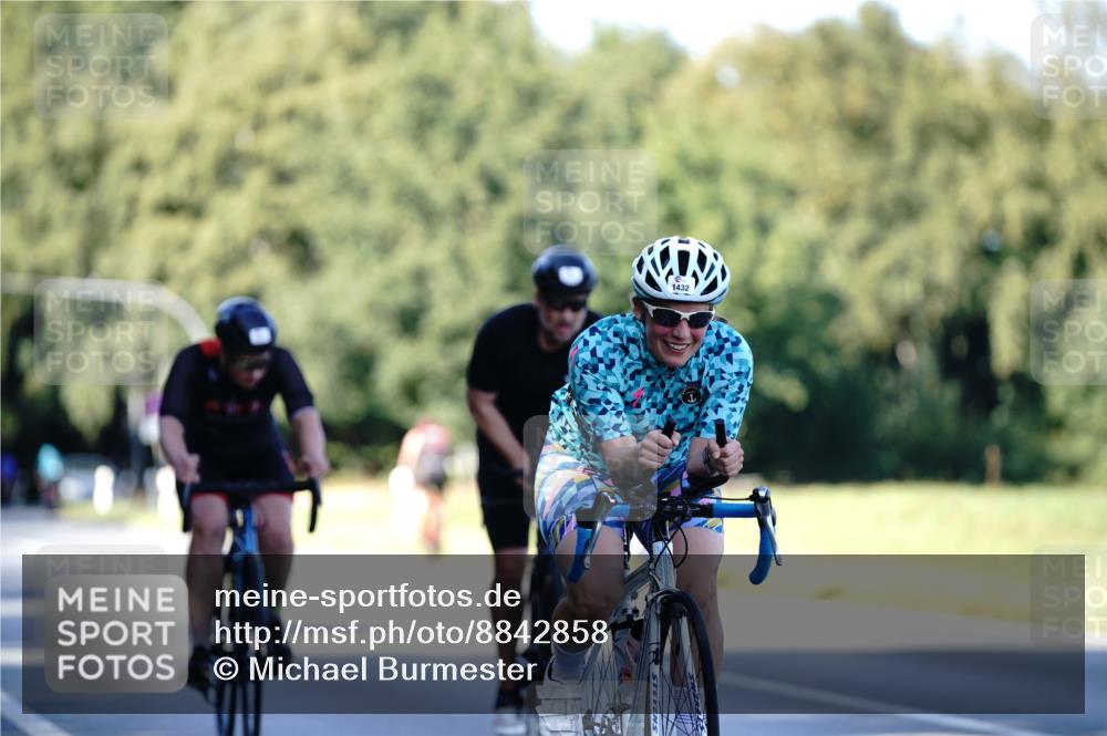 07.09.2025 - 19. Norderstedt Triathlon Michael Burmester http://msf.ph/oto/8842858 07.09.2025 15:51:46 Radfahren 550, 1077, 1413, 1432, 1595 meine-sportfotos.de