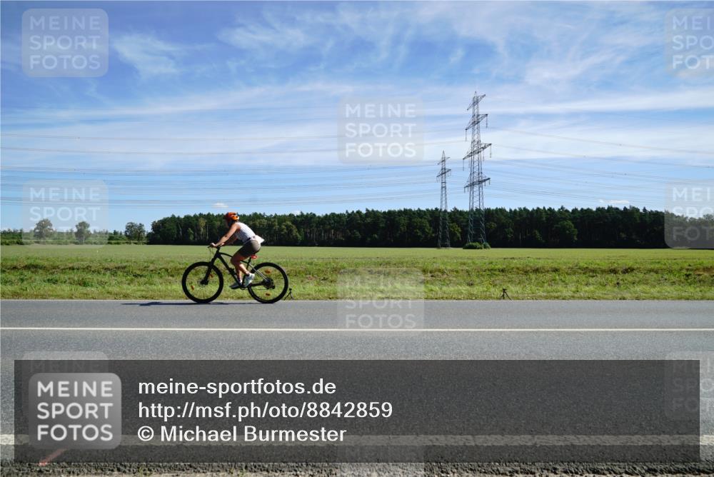 07.09.2025 - 19. Norderstedt Triathlon Michael Burmester http://msf.ph/oto/8842859 07.09.2025 12:34:22 Radfahren 809 meine-sportfotos.de