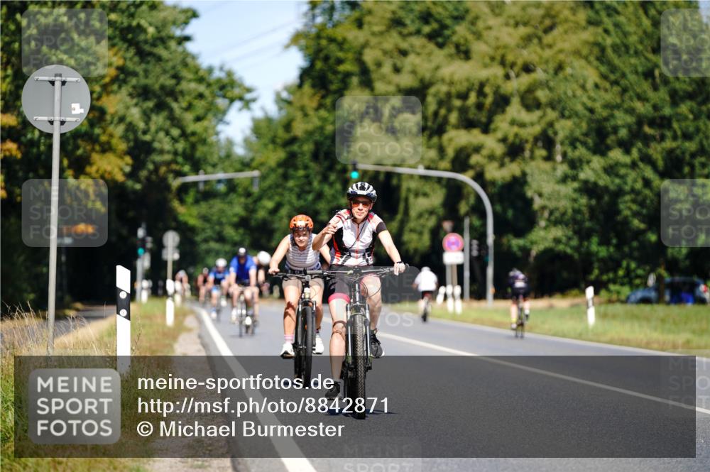 07.09.2025 - 19. Norderstedt Triathlon Michael Burmester http://msf.ph/oto/8842871 07.09.2025 12:56:58 Radfahren 222, 322 meine-sportfotos.de