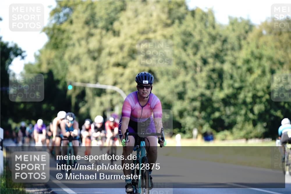 07.09.2025 - 19. Norderstedt Triathlon Michael Burmester http://msf.ph/oto/8842875 07.09.2025 15:51:55 Radfahren 408, 1074, 1075 meine-sportfotos.de