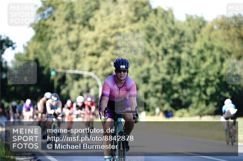 07.09.2025 - 19. Norderstedt Triathlon Michael Burmester http://msf.ph/oto/8842878 07.09.2025 15:51:55 Radfahren 408, 1074, 1075 meine-sportfotos.de
