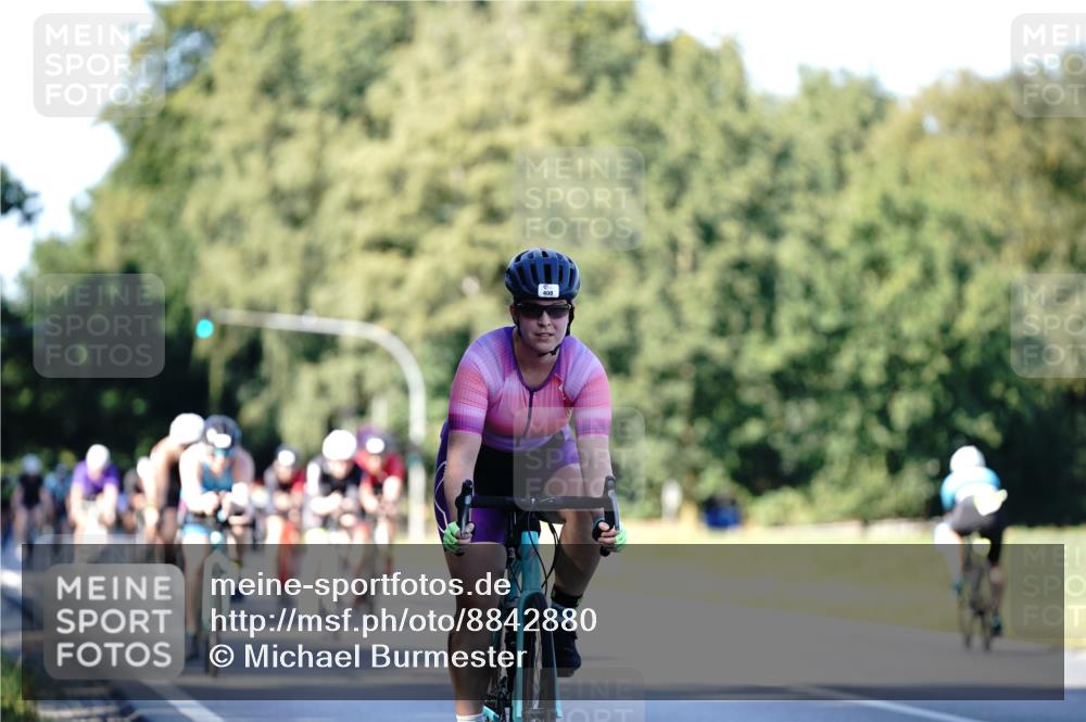 07.09.2025 - 19. Norderstedt Triathlon Michael Burmester http://msf.ph/oto/8842880 07.09.2025 15:51:55 Radfahren 408, 1074, 1075 meine-sportfotos.de