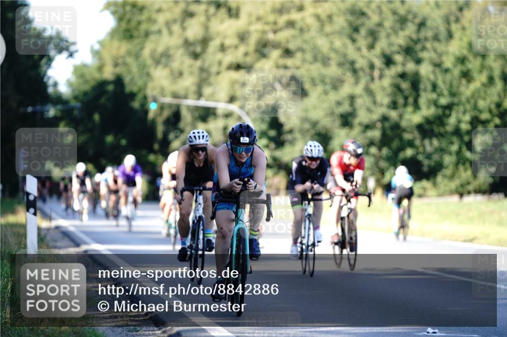07.09.2025 - 19. Norderstedt Triathlon Michael Burmester http://msf.ph/oto/8842886 07.09.2025 15:51:57 Radfahren 408, 918, 1074, 1075, 1079, 1087, 1100, 1570 meine-sportfotos.de