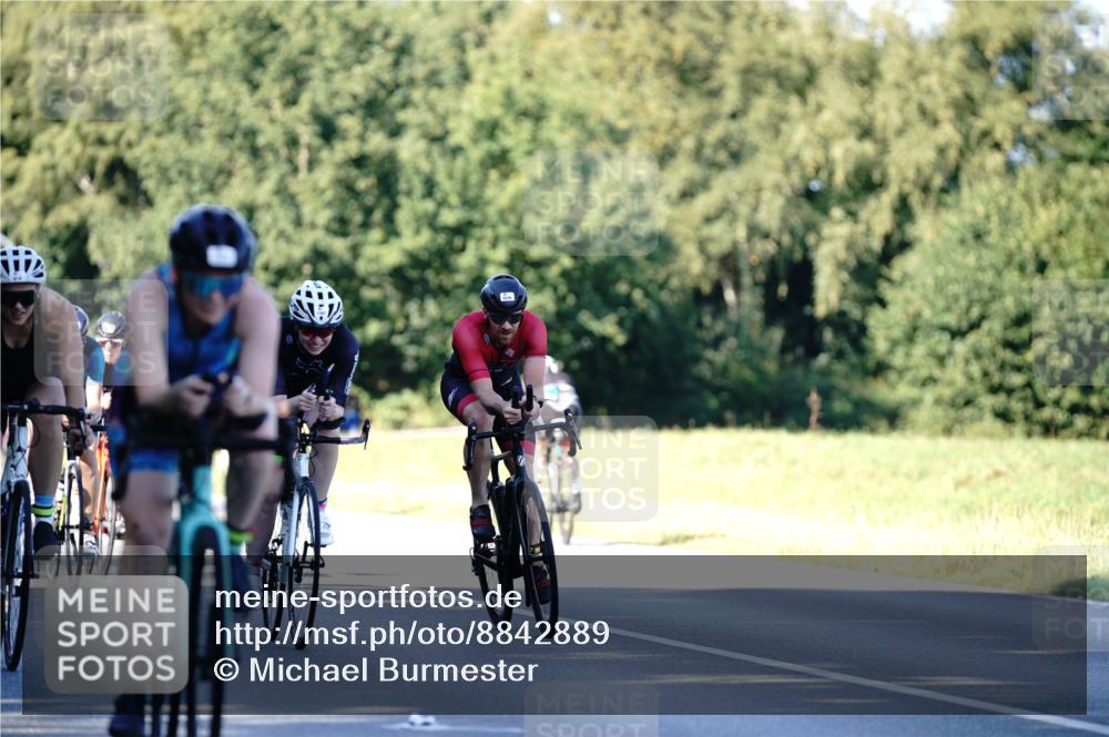 07.09.2025 - 19. Norderstedt Triathlon Michael Burmester http://msf.ph/oto/8842889 07.09.2025 15:51:57 Radfahren 408, 918, 1074, 1075, 1079, 1087, 1100, 1570 meine-sportfotos.de