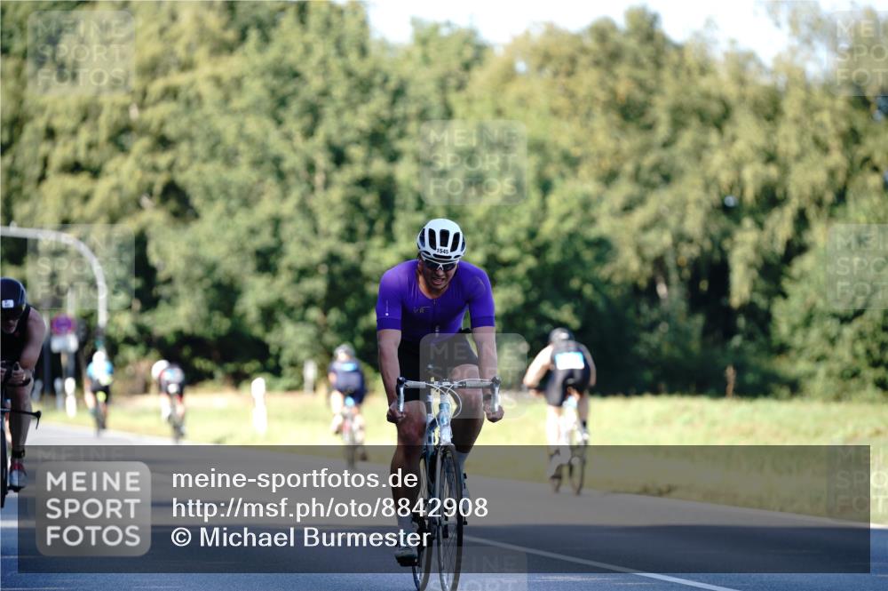 07.09.2025 - 19. Norderstedt Triathlon Michael Burmester http://msf.ph/oto/8842908 07.09.2025 15:52:01 Radfahren 431, 918, 1075, 1079, 1087, 1100, 1455, 1545, 1570, 1610 meine-sportfotos.de