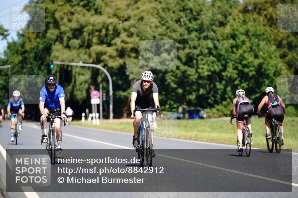 07.09.2025 - 19. Norderstedt Triathlon Michael Burmester http://msf.ph/oto/8842912 07.09.2025 12:57:05 Radfahren 197, 266, 1264, 1298 meine-sportfotos.de