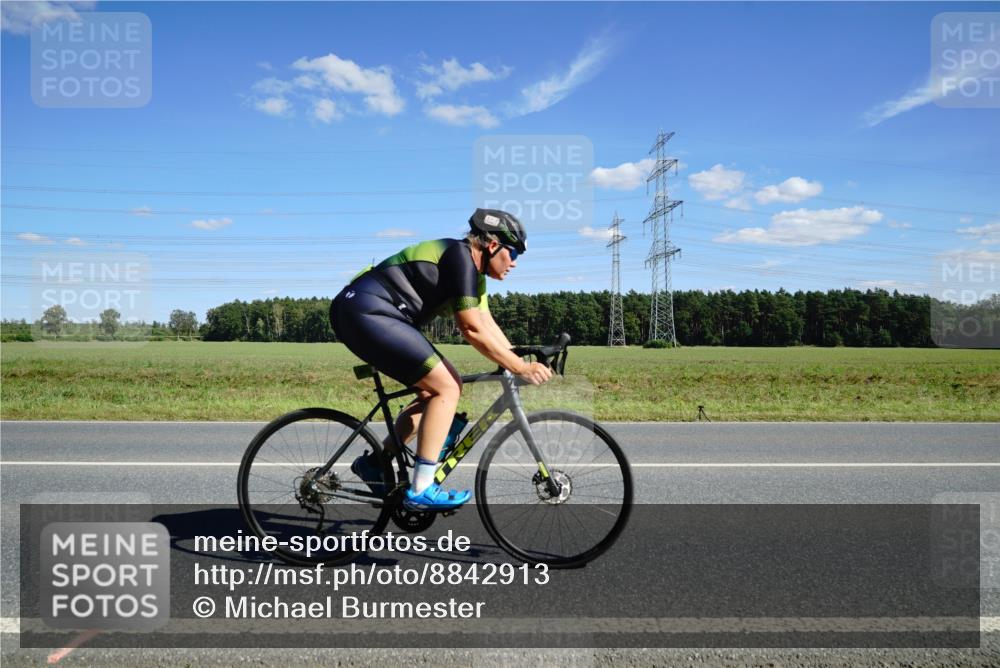 07.09.2025 - 19. Norderstedt Triathlon Michael Burmester http://msf.ph/oto/8842913 07.09.2025 14:41:18 Radfahren 454, 990, 992 meine-sportfotos.de