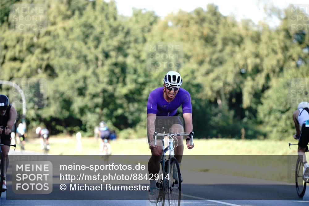 07.09.2025 - 19. Norderstedt Triathlon Michael Burmester http://msf.ph/oto/8842914 07.09.2025 15:52:01 Radfahren 431, 918, 1075, 1079, 1087, 1100, 1455, 1545, 1570, 1610 meine-sportfotos.de