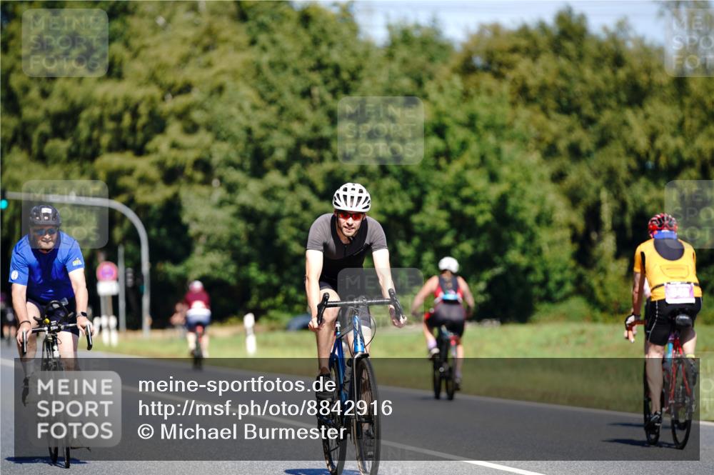 07.09.2025 - 19. Norderstedt Triathlon Michael Burmester http://msf.ph/oto/8842916 07.09.2025 12:57:05 Radfahren 197, 266, 1264, 1298 meine-sportfotos.de