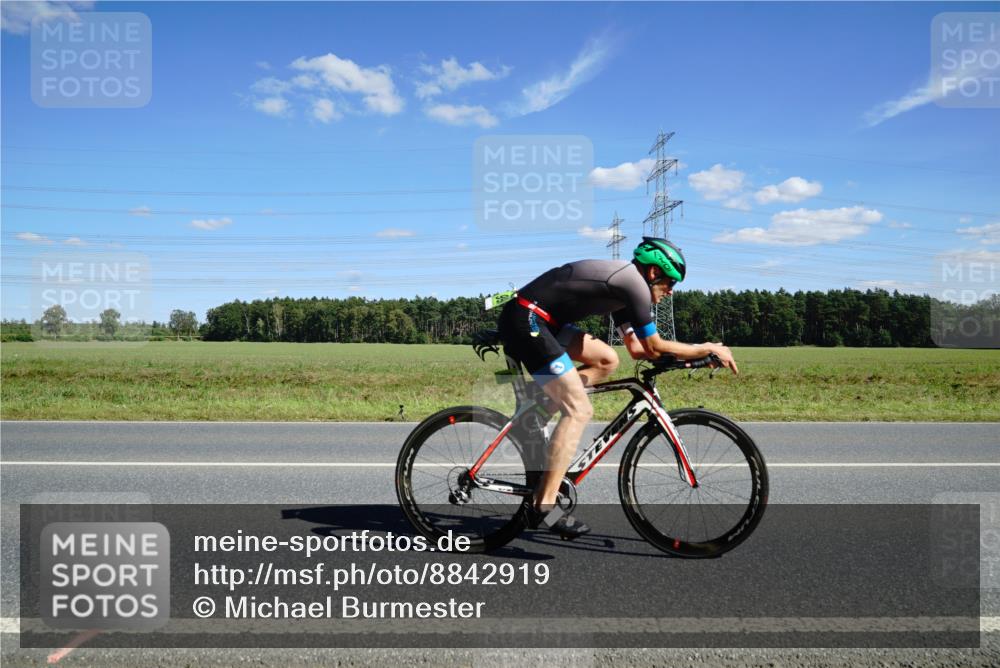 07.09.2025 - 19. Norderstedt Triathlon Michael Burmester http://msf.ph/oto/8842919 07.09.2025 14:41:19 Radfahren 437, 454, 990, 992, 1501 meine-sportfotos.de