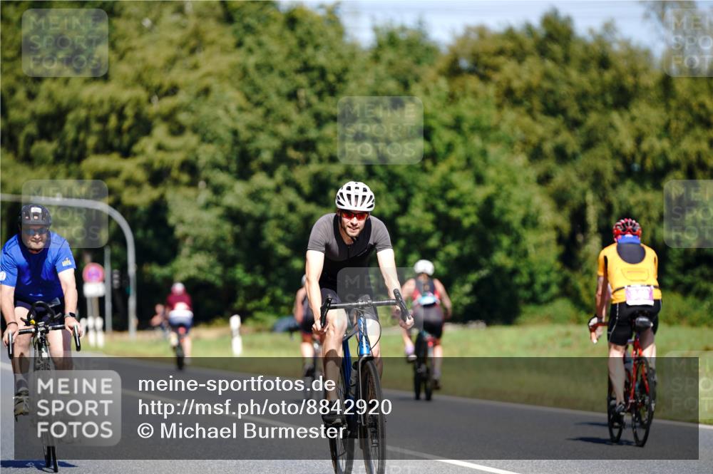 07.09.2025 - 19. Norderstedt Triathlon Michael Burmester http://msf.ph/oto/8842920 07.09.2025 12:57:05 Radfahren 197, 266, 1264, 1298 meine-sportfotos.de
