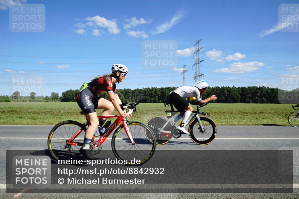 07.09.2025 - 19. Norderstedt Triathlon Michael Burmester http://msf.ph/oto/8842932 07.09.2025 14:41:22 Radfahren 437, 449, 976, 989, 990, 992, 1501 meine-sportfotos.de