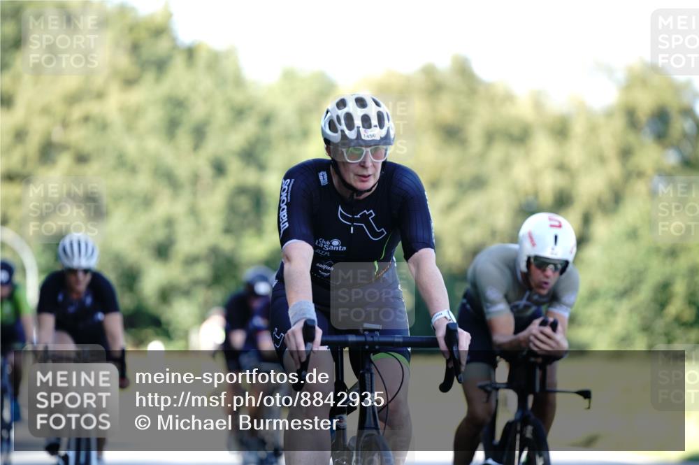 07.09.2025 - 19. Norderstedt Triathlon Michael Burmester http://msf.ph/oto/8842935 07.09.2025 15:52:05 Radfahren 431, 454, 494, 512, 887, 1052, 1103, 1545, 1591 meine-sportfotos.de