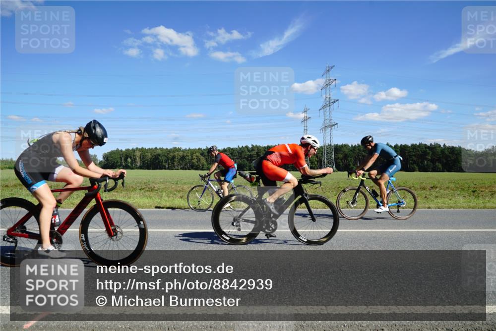 07.09.2025 - 19. Norderstedt Triathlon Michael Burmester http://msf.ph/oto/8842939 07.09.2025 14:41:23 Radfahren 437, 449, 896, 976, 989, 992, 1501 meine-sportfotos.de