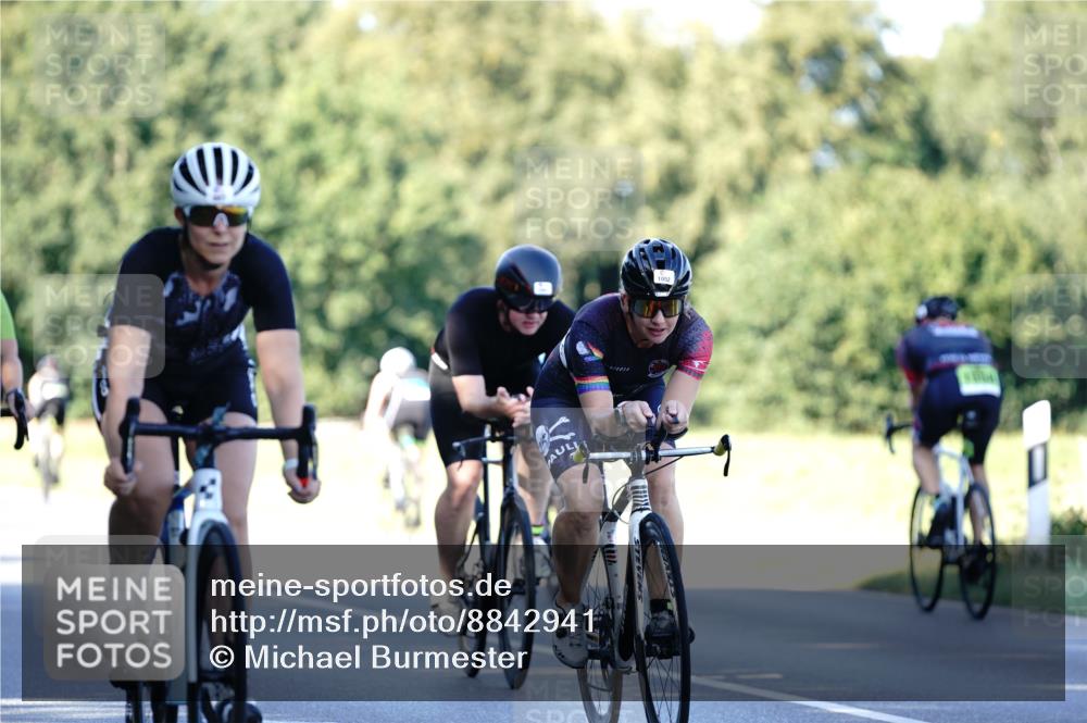 07.09.2025 - 19. Norderstedt Triathlon Michael Burmester http://msf.ph/oto/8842941 07.09.2025 15:52:06 Radfahren 454, 494, 512, 887, 1052, 1103, 1591 meine-sportfotos.de