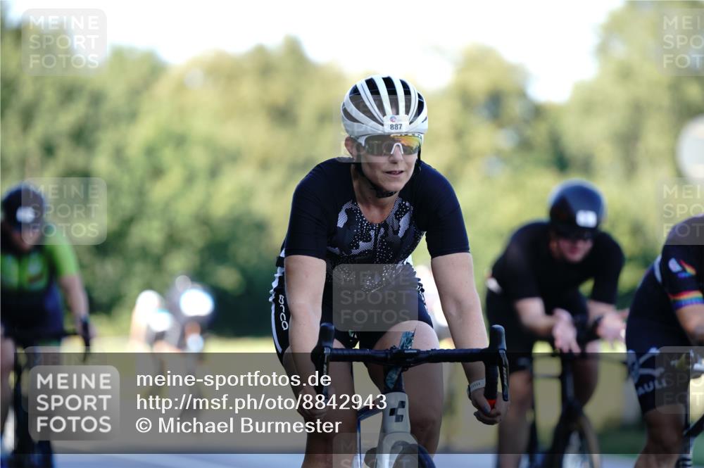 07.09.2025 - 19. Norderstedt Triathlon Michael Burmester http://msf.ph/oto/8842943 07.09.2025 15:52:06 Radfahren 454, 494, 512, 887, 1052, 1103, 1591 meine-sportfotos.de