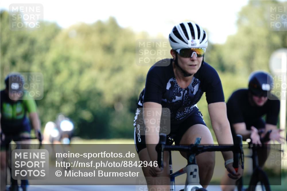 07.09.2025 - 19. Norderstedt Triathlon Michael Burmester http://msf.ph/oto/8842946 07.09.2025 15:52:06 Radfahren 454, 494, 512, 887, 1052, 1103, 1591 meine-sportfotos.de