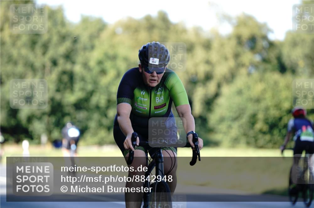 07.09.2025 - 19. Norderstedt Triathlon Michael Burmester http://msf.ph/oto/8842948 07.09.2025 15:52:07 Radfahren 454, 494, 512, 887, 1052, 1103, 1591 meine-sportfotos.de