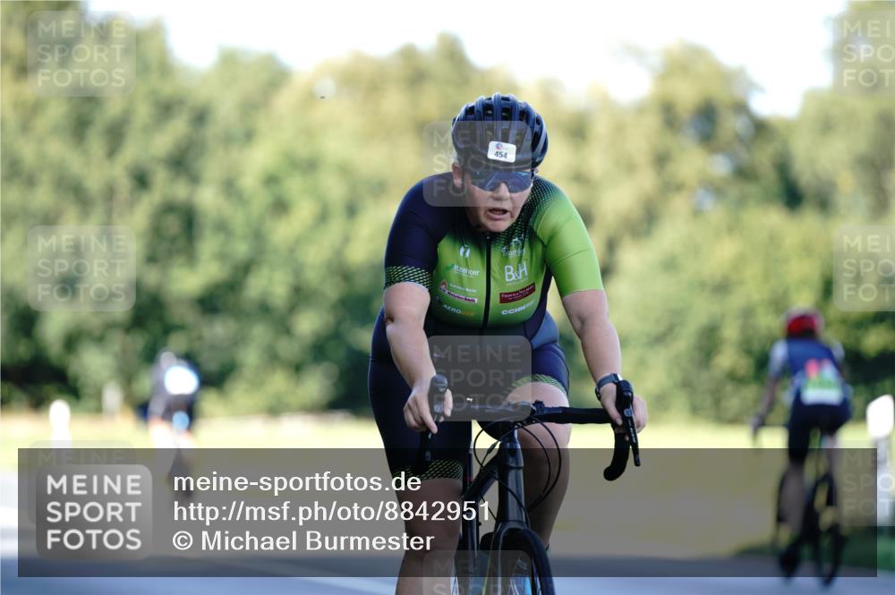 07.09.2025 - 19. Norderstedt Triathlon Michael Burmester http://msf.ph/oto/8842951 07.09.2025 15:52:07 Radfahren 454, 494, 512, 887, 1052, 1103, 1591 meine-sportfotos.de