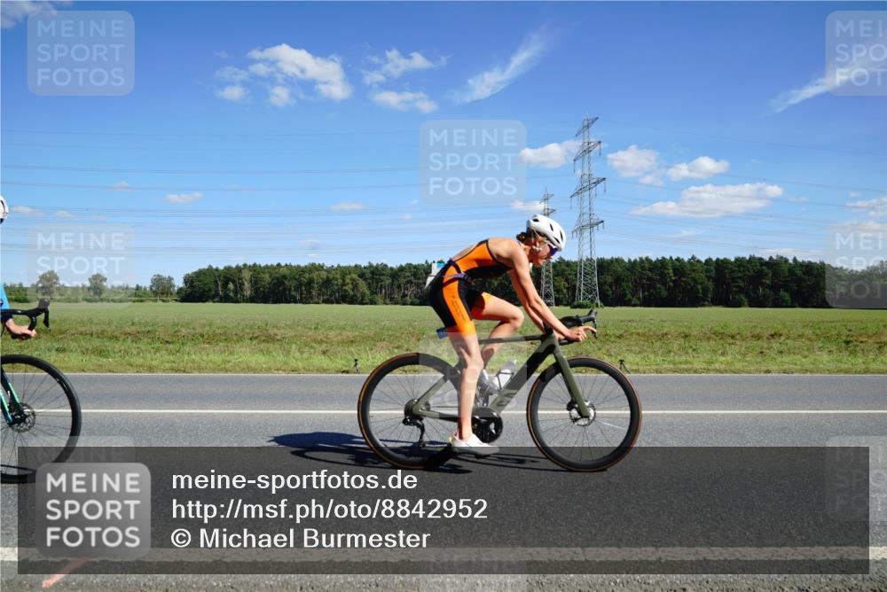 07.09.2025 - 19. Norderstedt Triathlon Michael Burmester http://msf.ph/oto/8842952 07.09.2025 14:41:27 Radfahren 373, 441, 896, 963, 1434 meine-sportfotos.de