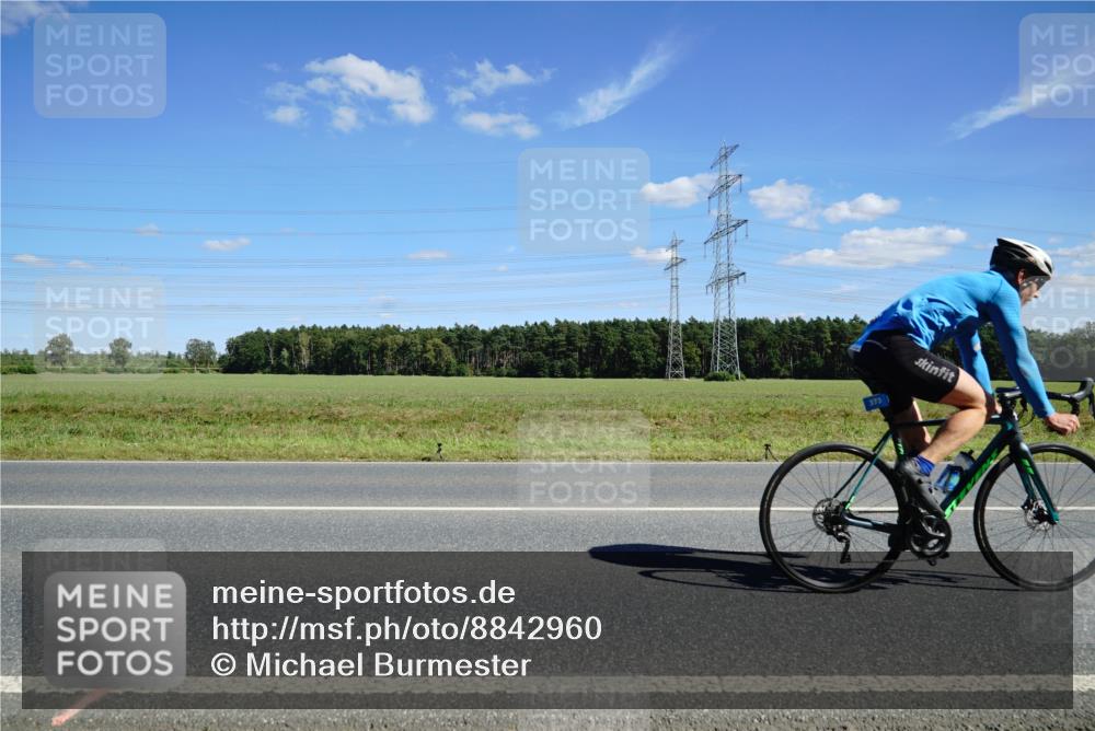 07.09.2025 - 19. Norderstedt Triathlon Michael Burmester http://msf.ph/oto/8842960 07.09.2025 14:41:28 Radfahren 373, 441, 896, 905, 963, 1434 meine-sportfotos.de