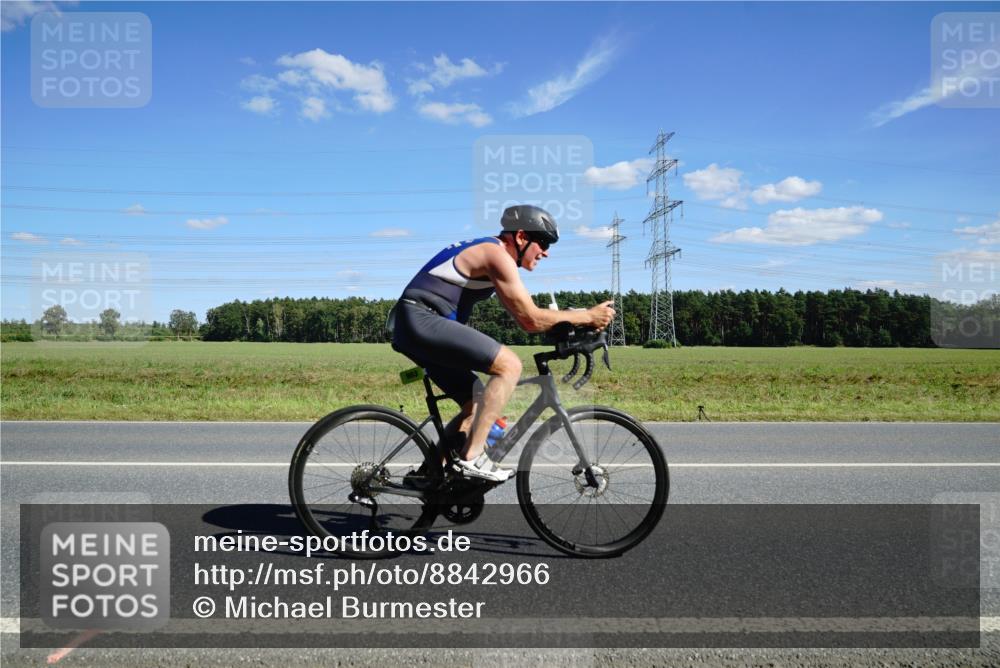 07.09.2025 - 19. Norderstedt Triathlon Michael Burmester http://msf.ph/oto/8842966 07.09.2025 14:41:29 Radfahren 373, 441, 896, 905, 959, 963, 1434 meine-sportfotos.de
