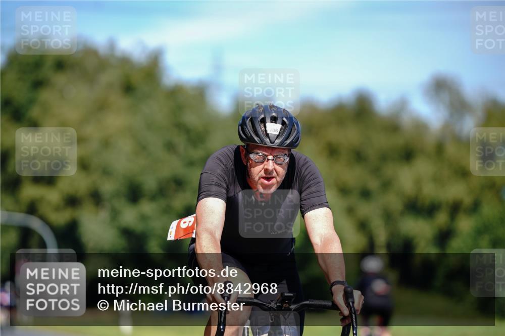 07.09.2025 - 19. Norderstedt Triathlon Michael Burmester http://msf.ph/oto/8842968 07.09.2025 12:57:15 Radfahren 706 meine-sportfotos.de