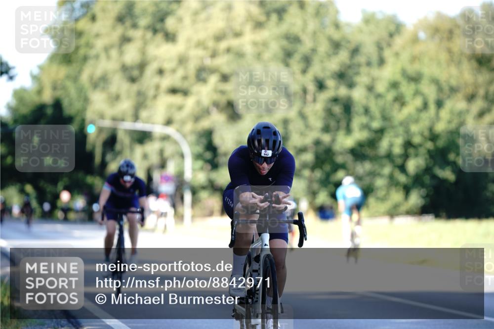 07.09.2025 - 19. Norderstedt Triathlon Michael Burmester http://msf.ph/oto/8842971 07.09.2025 15:52:16 Radfahren 487, 499, 509, 942, 1092, 1097, 1448, 1464 meine-sportfotos.de