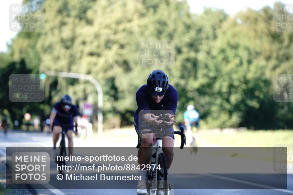 07.09.2025 - 19. Norderstedt Triathlon Michael Burmester http://msf.ph/oto/8842974 07.09.2025 15:52:16 Radfahren 487, 499, 509, 942, 1092, 1097, 1448, 1464 meine-sportfotos.de