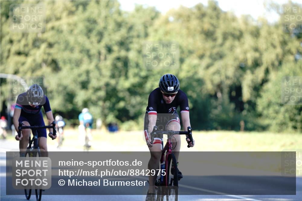 07.09.2025 - 19. Norderstedt Triathlon Michael Burmester http://msf.ph/oto/8842975 07.09.2025 15:52:17 Radfahren 487, 499, 509, 942, 1092, 1097, 1464 meine-sportfotos.de