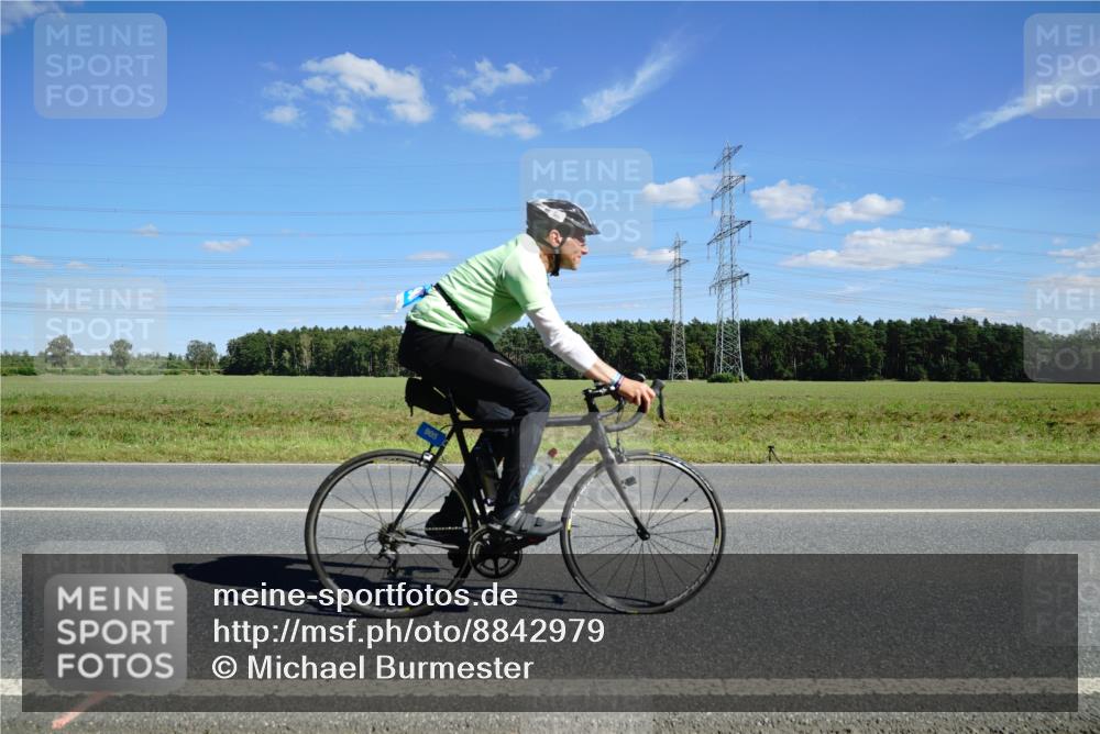 07.09.2025 - 19. Norderstedt Triathlon Michael Burmester http://msf.ph/oto/8842979 07.09.2025 14:41:31 Radfahren 373, 441, 905, 959, 963 meine-sportfotos.de