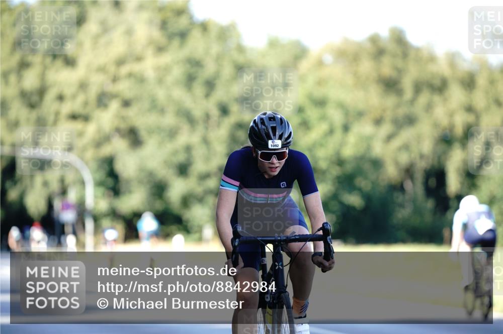 07.09.2025 - 19. Norderstedt Triathlon Michael Burmester http://msf.ph/oto/8842984 07.09.2025 15:52:18 Radfahren 499, 509, 942, 1092, 1097, 1464 meine-sportfotos.de