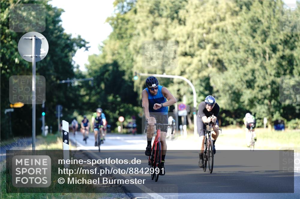 07.09.2025 - 19. Norderstedt Triathlon Michael Burmester http://msf.ph/oto/8842991 07.09.2025 15:52:27 Radfahren 924, 951, 1479 meine-sportfotos.de
