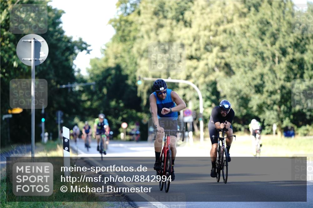 07.09.2025 - 19. Norderstedt Triathlon Michael Burmester http://msf.ph/oto/8842994 07.09.2025 15:52:27 Radfahren 924, 951, 1479 meine-sportfotos.de
