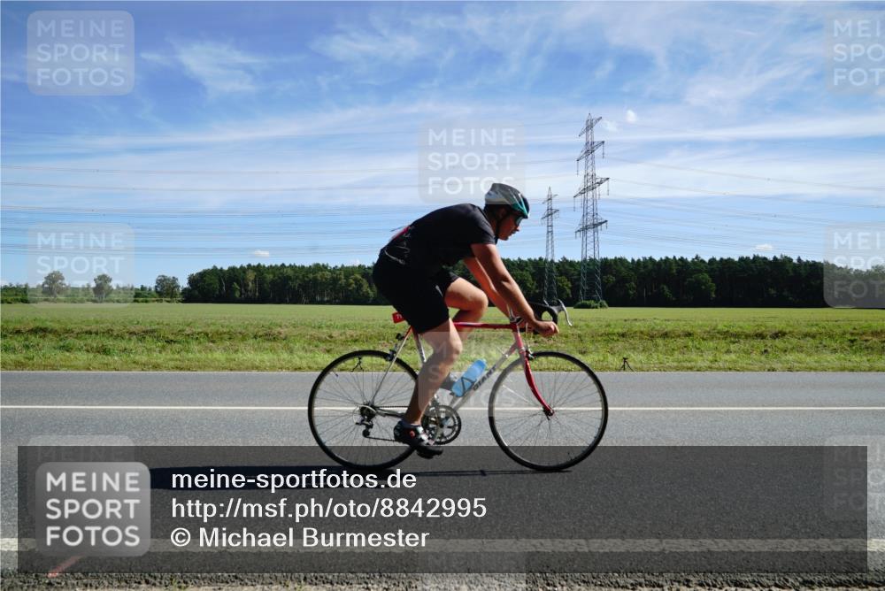 07.09.2025 - 19. Norderstedt Triathlon Michael Burmester http://msf.ph/oto/8842995 07.09.2025 12:35:25 Radfahren 717 meine-sportfotos.de