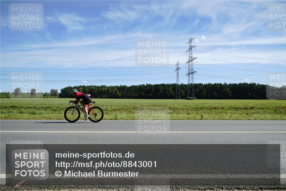07.09.2025 - 19. Norderstedt Triathlon Michael Burmester http://msf.ph/oto/8843001 07.09.2025 12:35:28 Radfahren 717 meine-sportfotos.de