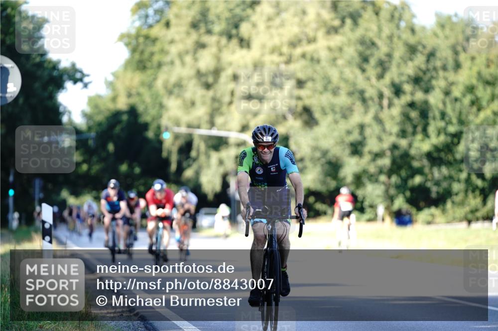 07.09.2025 - 19. Norderstedt Triathlon Michael Burmester http://msf.ph/oto/8843007 07.09.2025 15:52:32 Radfahren 502, 923, 924, 1479 meine-sportfotos.de