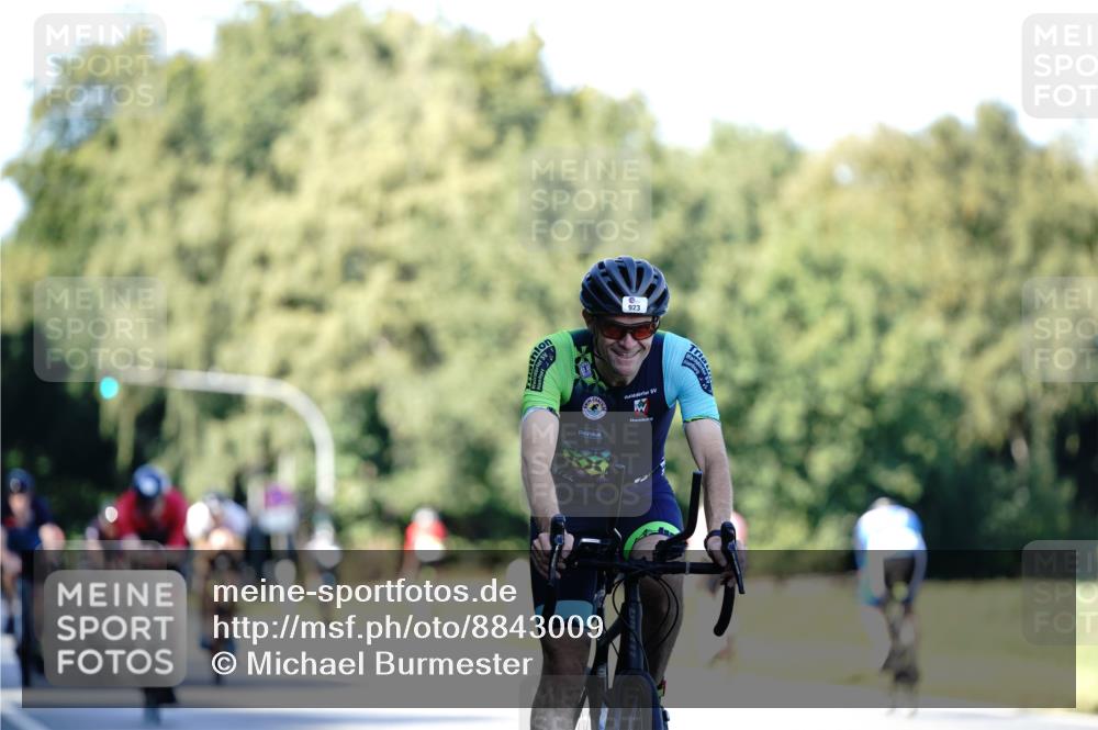 07.09.2025 - 19. Norderstedt Triathlon Michael Burmester http://msf.ph/oto/8843009 07.09.2025 15:52:33 Radfahren 502, 923, 1587 meine-sportfotos.de