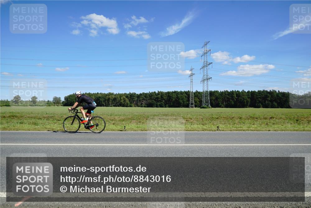 07.09.2025 - 19. Norderstedt Triathlon Michael Burmester http://msf.ph/oto/8843016 07.09.2025 14:41:42 Radfahren  meine-sportfotos.de